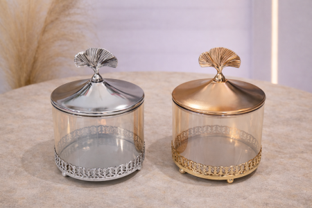 مضيفة زجاج للحلو