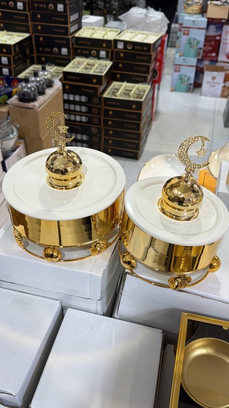 مضيفة معدن حجمين