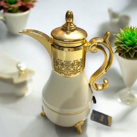 براد قهوة برجل لون  اسود وابيض