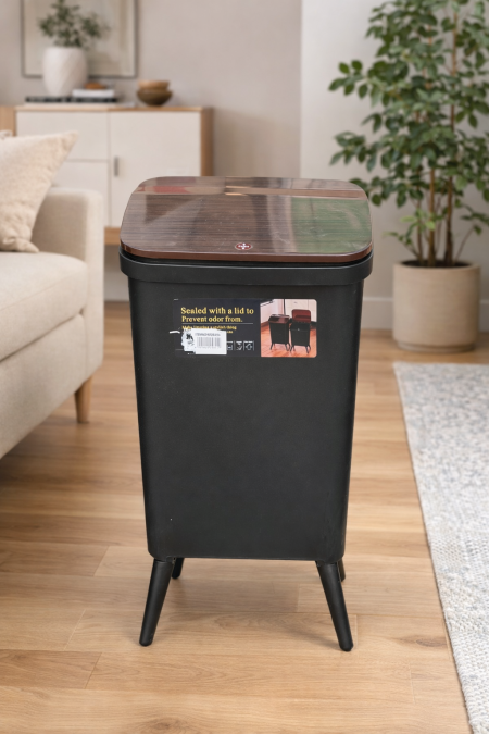 سلة نفايات مع ارجل خشب