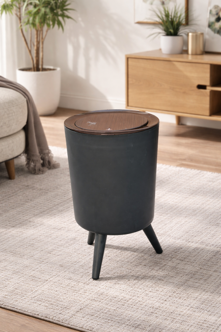 سلال نفايات مع ارجل خشب