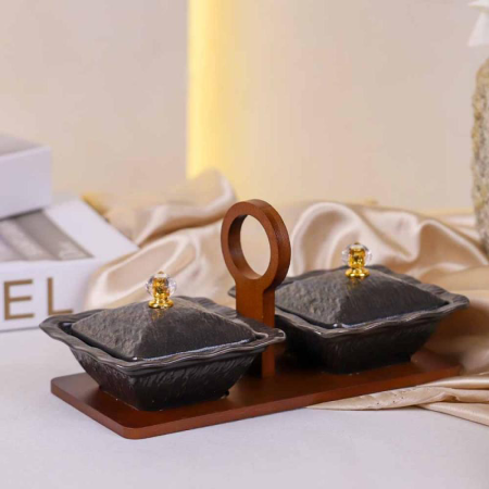 طقم مضايف /2 بورسلان اسود مربع بغطاء قاعدة خشب