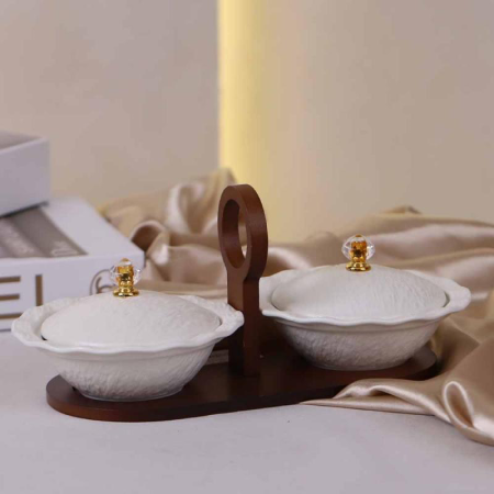 طقم مضايف /2 بورسلان  ابيض مدور بغطاء قاعدة خشب