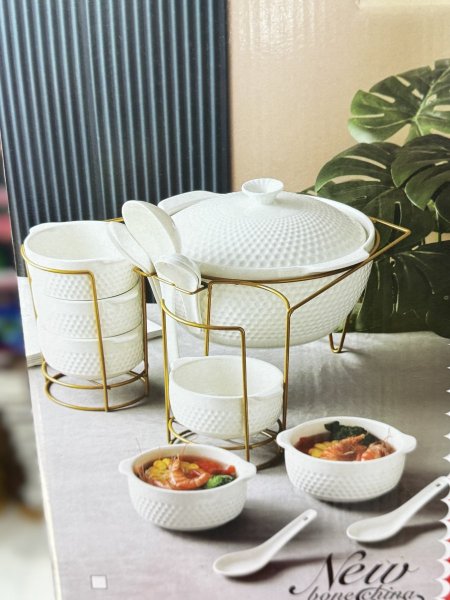 طقم ستاند مع طنجرة مع 6معالق و 6صحون ومغرفة